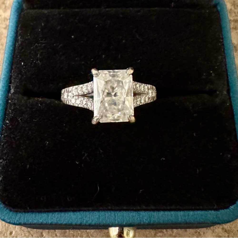 Elegant 10k white gold and lab Diamond Ring